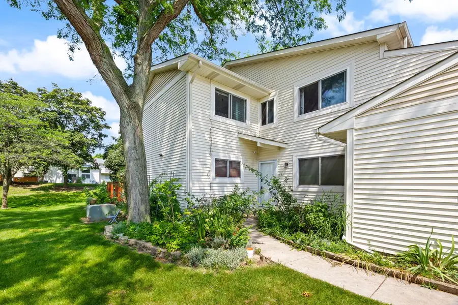 1044 Cumberland Court, Vernon Hills, IL 60061 - #2