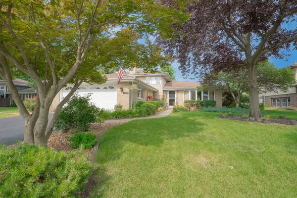 10524 S Michael Drive, Palos Hills, IL 60465