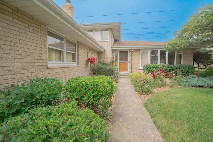 10524 S Michael Drive, Palos Hills, IL 60465 - #2