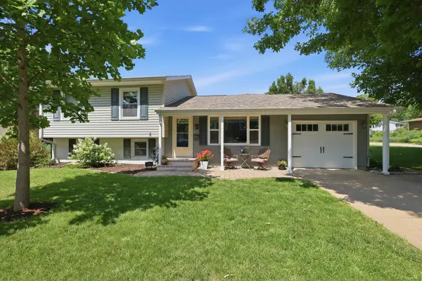3128 Somerset Drive, Bettendorf, IA 52722