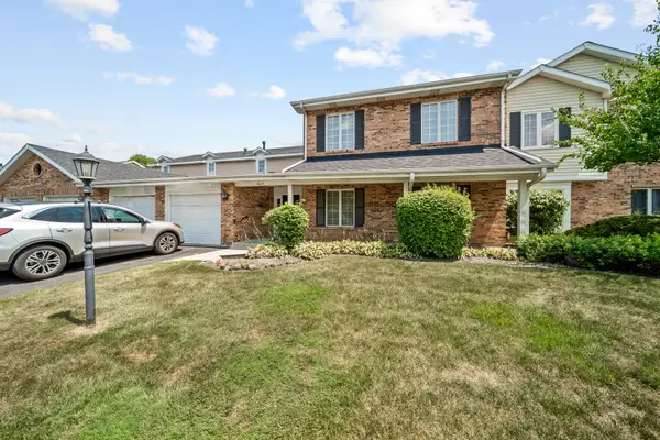 7215 Willow Way Lane #10A, Willowbrook, IL 60527