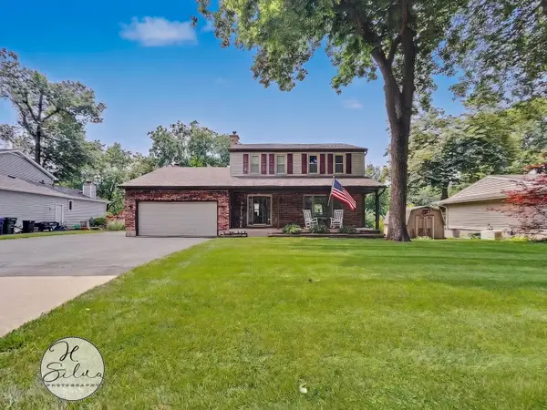 630 Oceola Drive, Algonquin, IL 60102