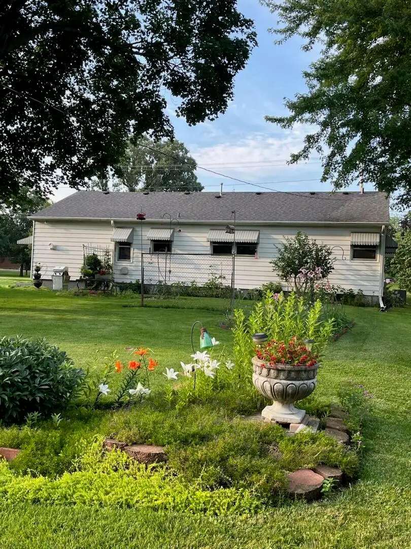 918 W Main Street, Genoa, IL 60135 - #2