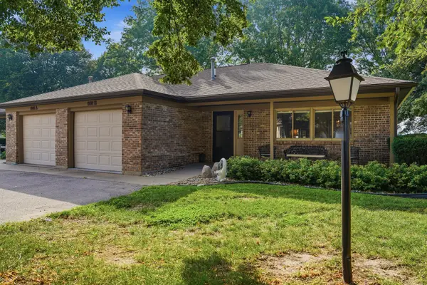 801 Coventry Lane #B, Sterling, IL 61081