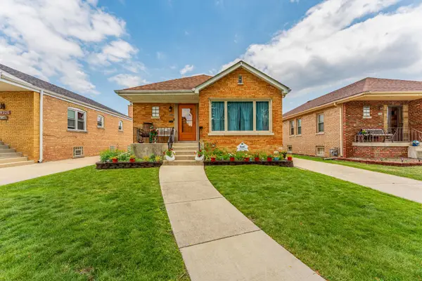 9327 S Avers Avenue, Evergreen Park, IL 60805