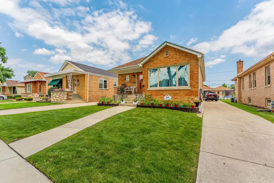 9327 S Avers Avenue, Evergreen Park, IL 60805 - #2