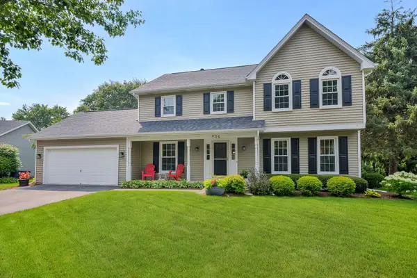934 Lewis Place, Geneva, IL 60134