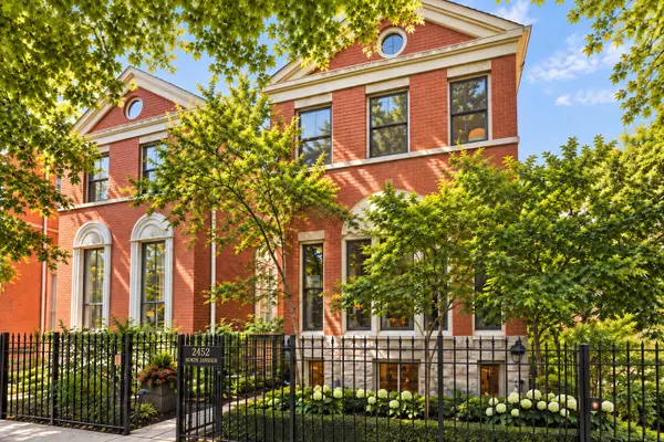2452 N Janssen Avenue, Chicago, IL 60614