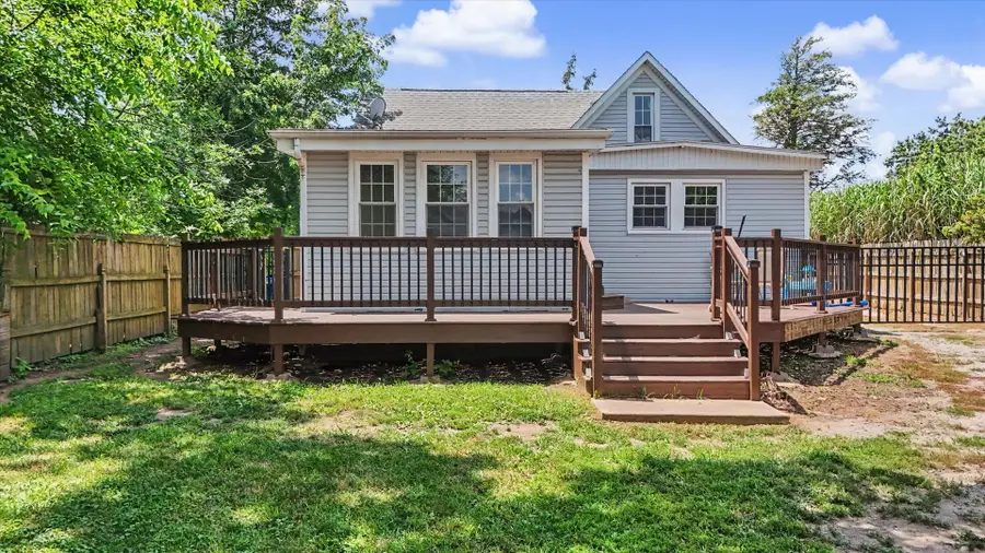 315 N Main Street, Arrowsmith, IL 61722 - #3