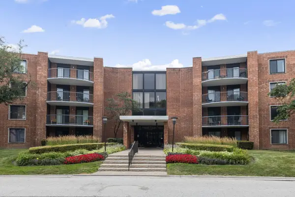 1605 E Central Road #304A, Arlington Heights, IL 60005