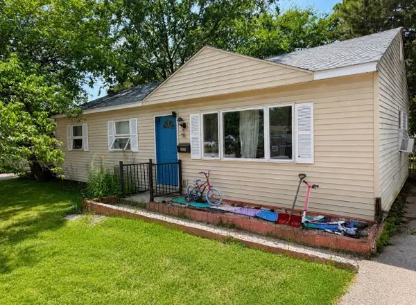 205 Caddy Avenue, Carpentersville, IL 60110