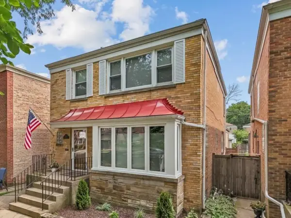 2921 W Birchwood Avenue, Chicago, IL 60645