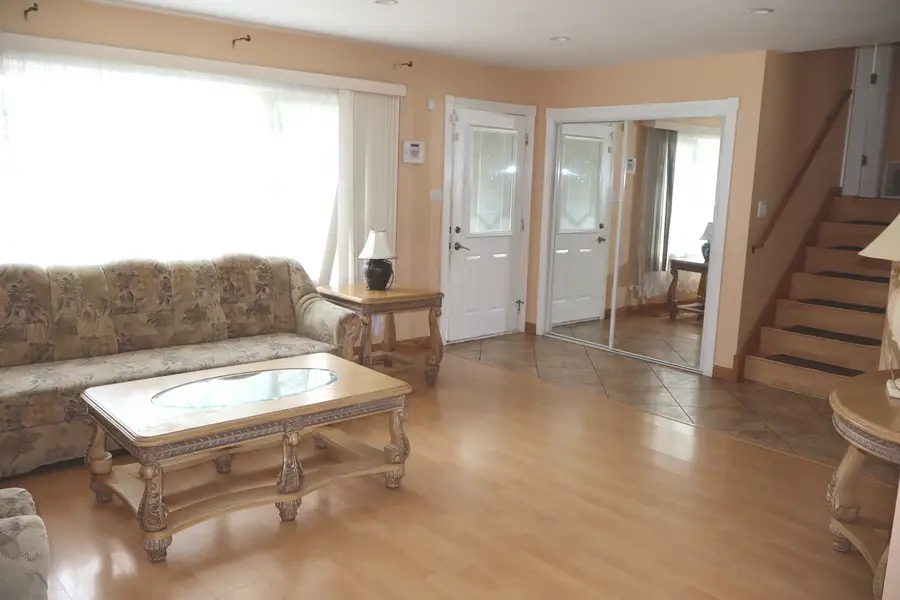 182 Roxbury Lane, Des Plaines, IL 60018 - #3