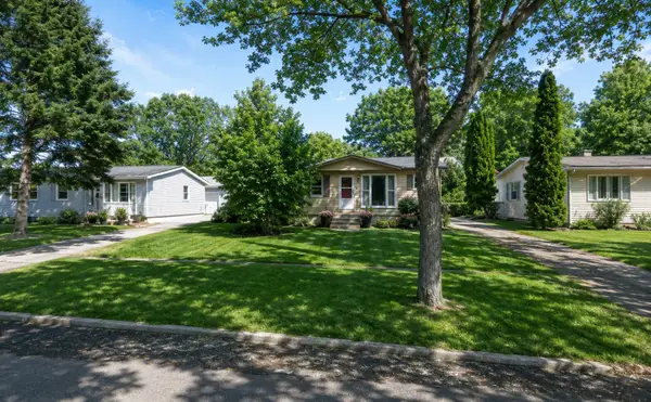 1108 S 10th Avenue, St. Charles, IL 60174
