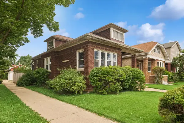 5058 W Barry Avenue, Chicago, IL 60641
