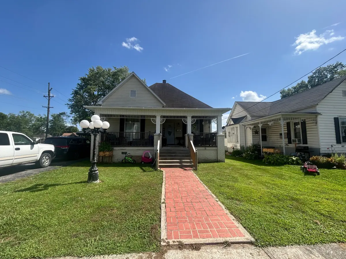 107 W Lincoln Street, Harrisburg, IL 62946 - #1