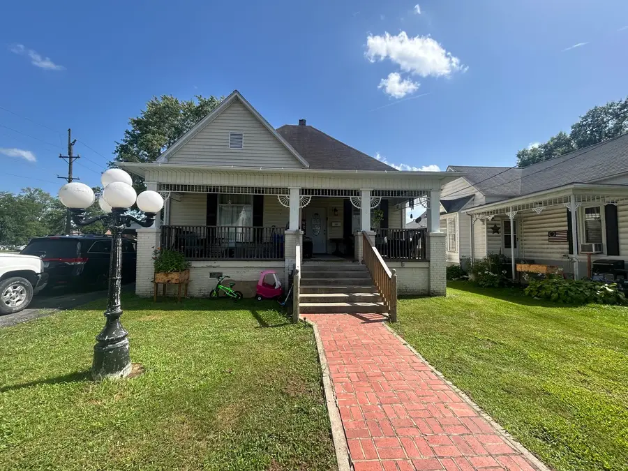 107 W Lincoln Street, Harrisburg, IL 62946 - #2