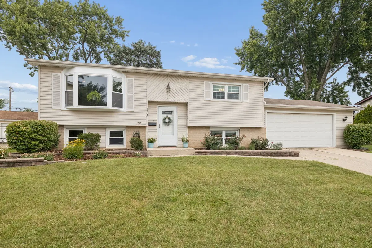 5700 Victoria Drive, Oak Forest, IL 60452 - #1