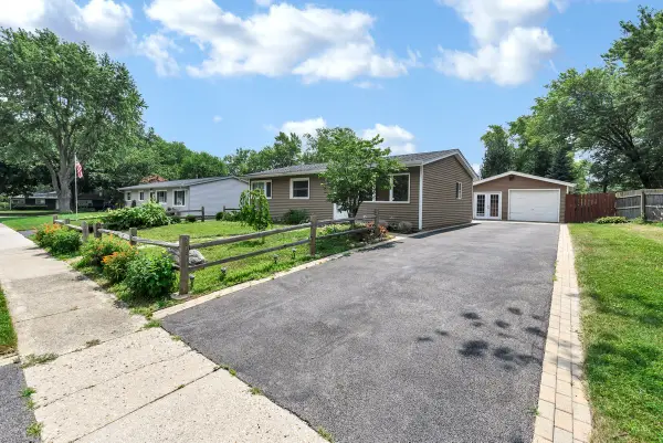 18595 W Pamela Place, Gurnee, IL 60031