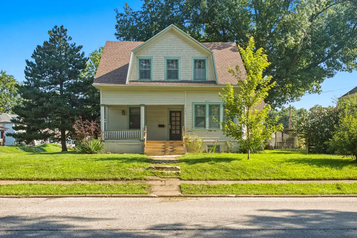 806 E Central Park Avenue, Davenport, IA 52803 - #1