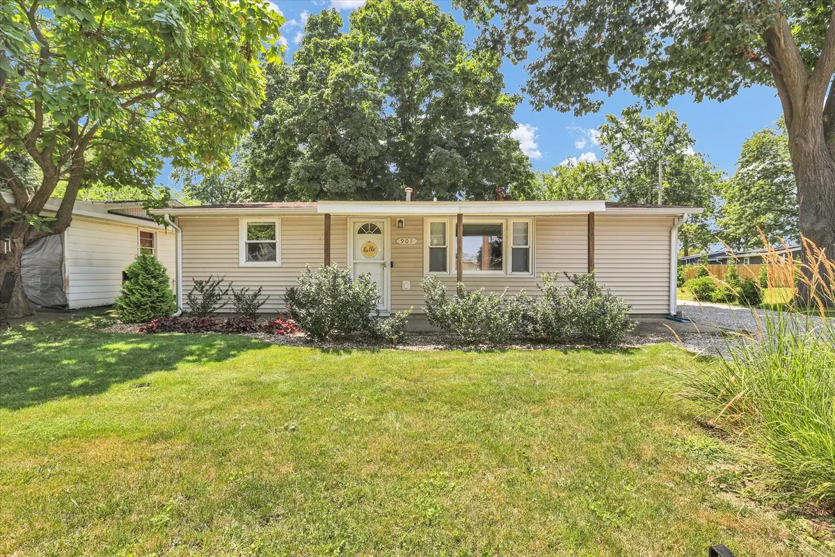 901 E Fairview Drive, Tuscola, IL 61953 - #1