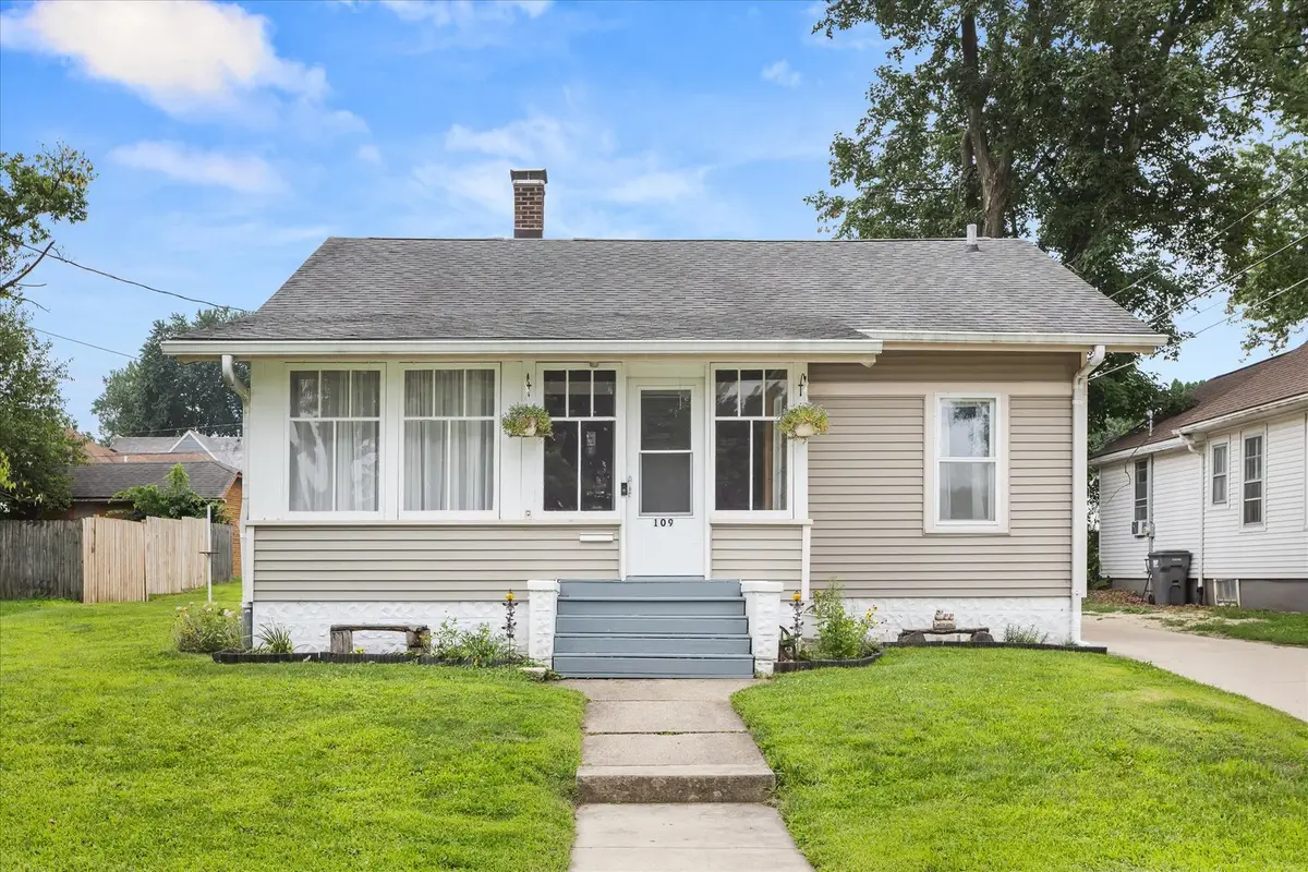 109 W Moore Street, Ottawa, IL 61350 - #1