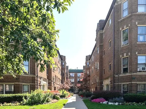 719 Hinman Avenue #2E, Evanston, IL 60202