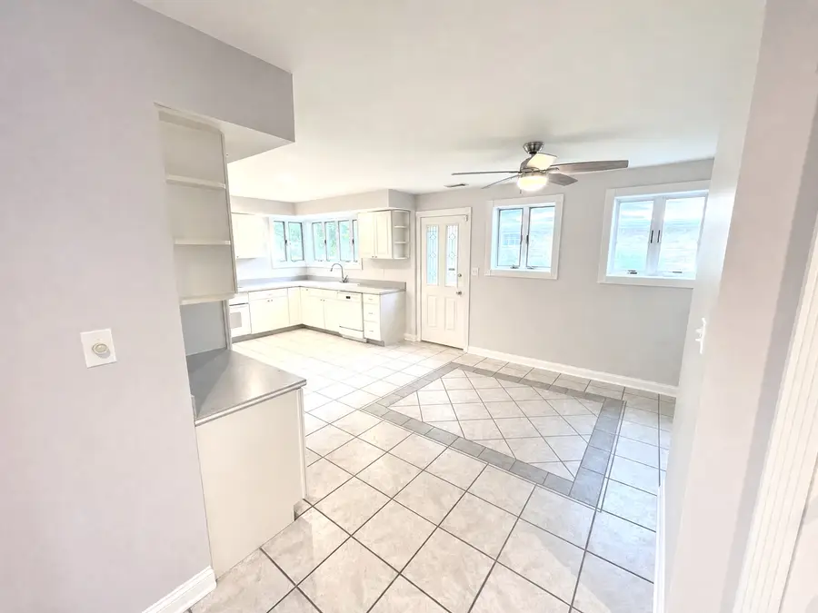 1131 E Grant Drive, Des Plaines, IL 60016 - #3