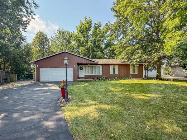 1709 W South Shore Drive, Mahomet, IL 61853