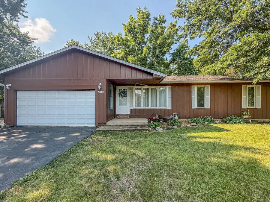 1709 W South Shore Drive, Mahomet, IL 61853 - #3