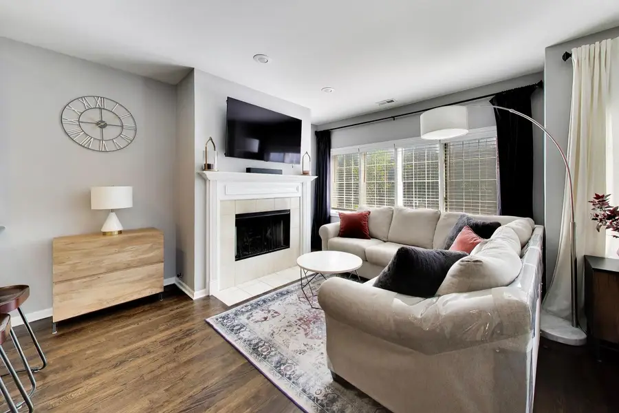 3250 N Damen Avenue #2, Chicago, IL 60618 - #3
