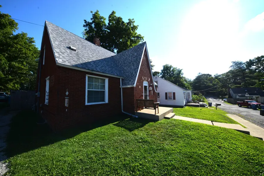 1501 Viola Avenue, Mount Vernon, IL 62864 - #3