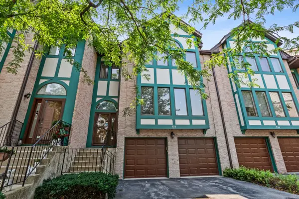 933 W Essex Place, Arlington Heights, IL 60004