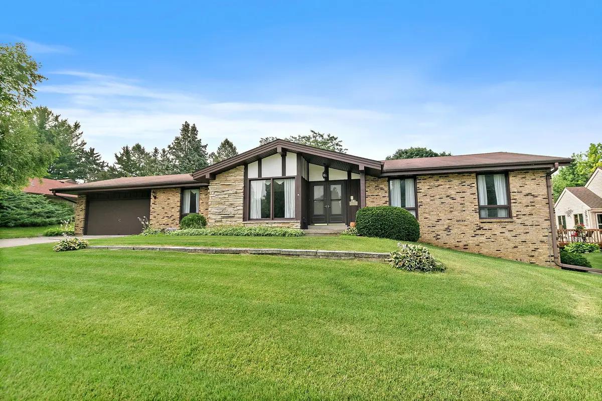 318 Laurel Lane, Dekalb, IL 60115 - #1
