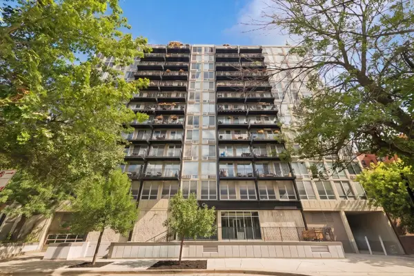 450 W Briar Place #8F, Chicago, IL 60657