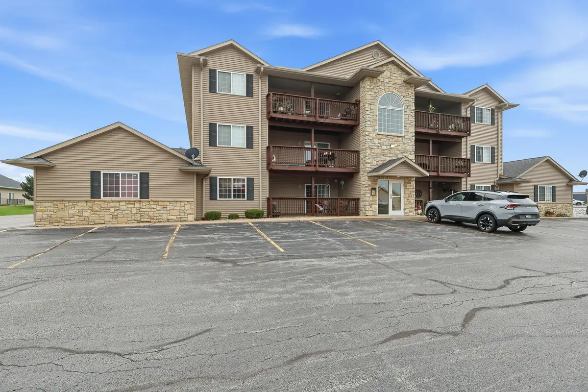 3209 S 16th Avenue #101, Eldridge, IA 52748 - #1
