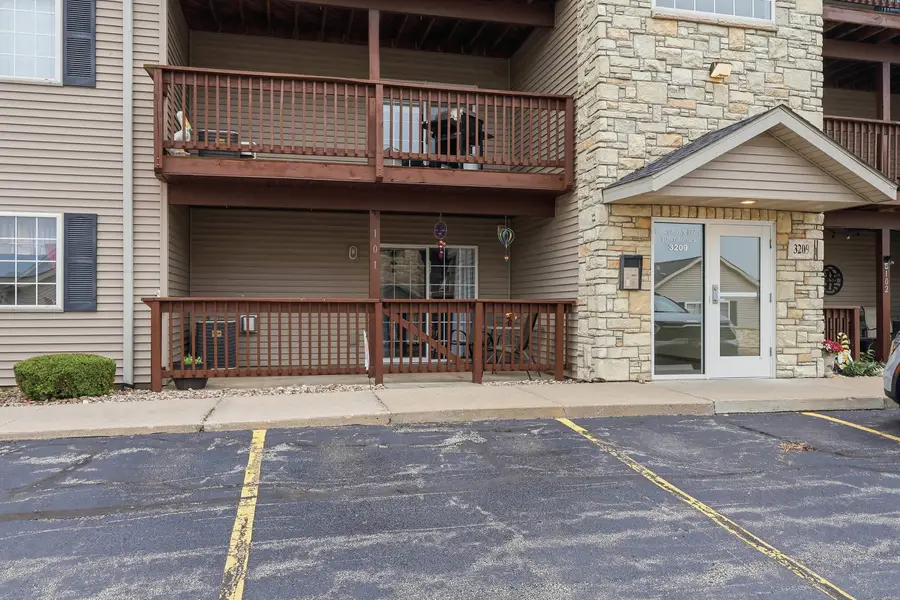 3209 S 16th Avenue #101, Eldridge, IA 52748 - #2