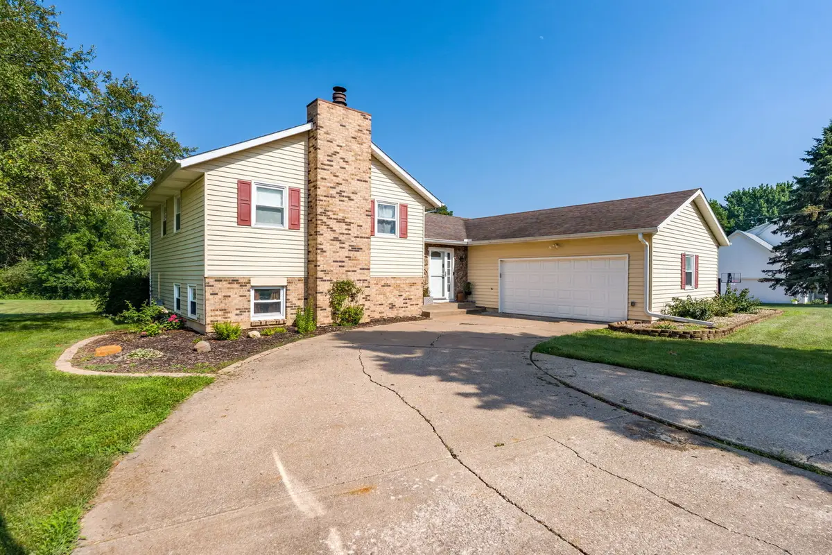 25 Woodcrest Drive, Geneseo, IL 61254 - #1