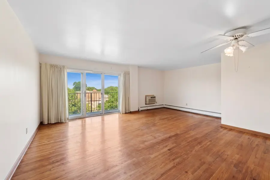 1567 Ridge Avenue #702, Evanston, IL 60201 - #3