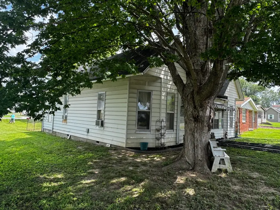 507 W South Street, Pinckneyville, IL 62274 - #2