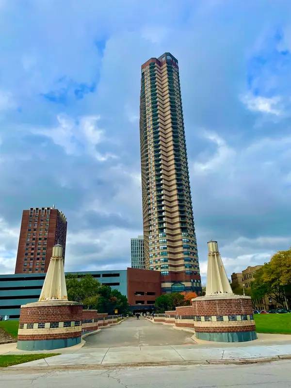 3660 N Lake Shore Drive #2513, Chicago, IL 60613