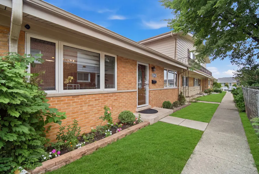 7006 W Carol Avenue, Niles, IL 60714 - #2