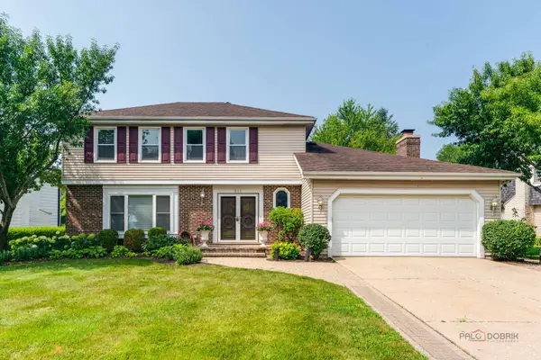 911 Garfield Avenue, Libertyville, IL 60048
