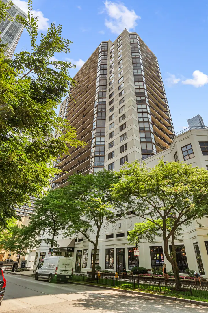 33 W Delaware Place #14F, Chicago, IL 60610 - #1