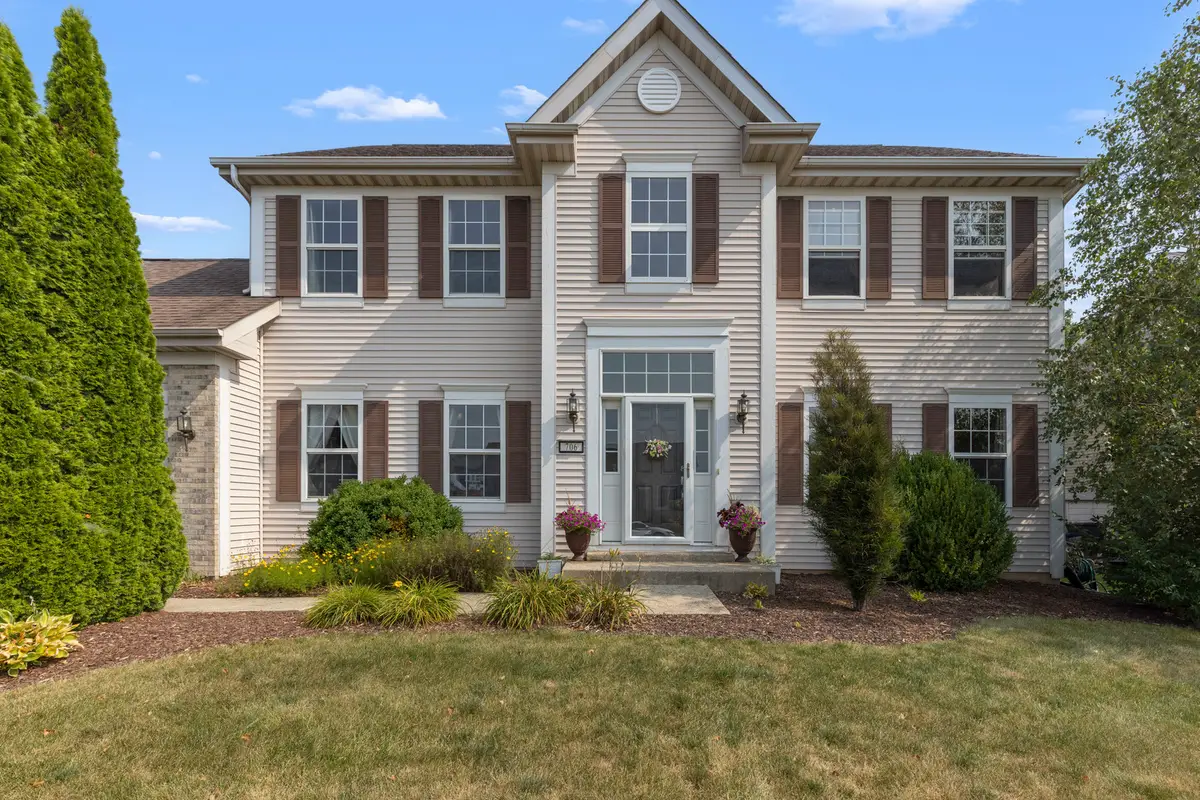 706 W Hampton Avenue, Loves Park, IL 61111 - #1