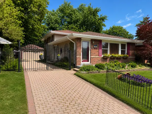 2176 N Westmoreland Drive, Palatine, IL 60074