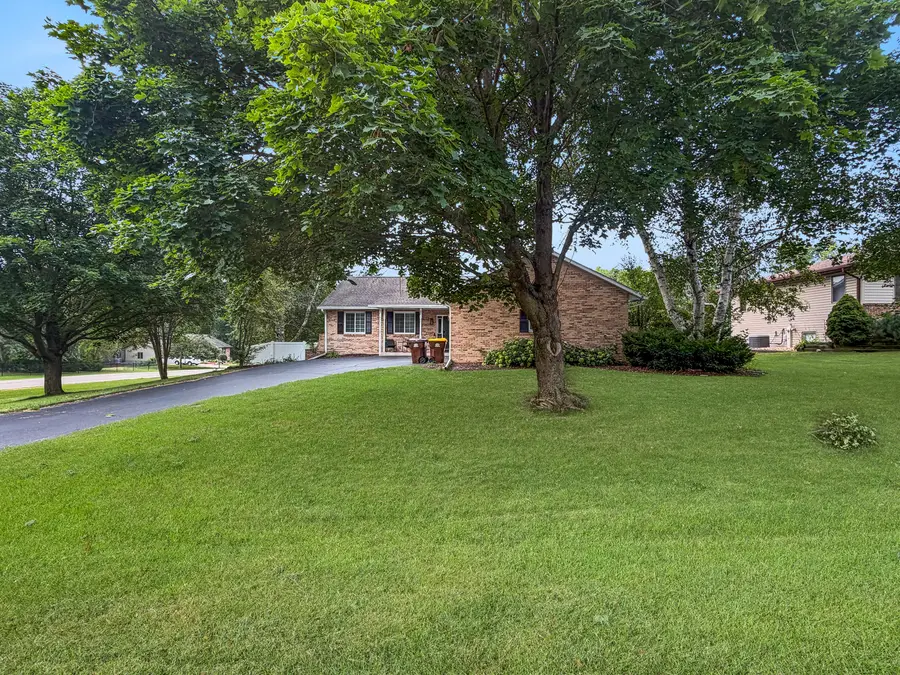 3103 W Greenfield Drive, Freeport, IL 61032 - #2