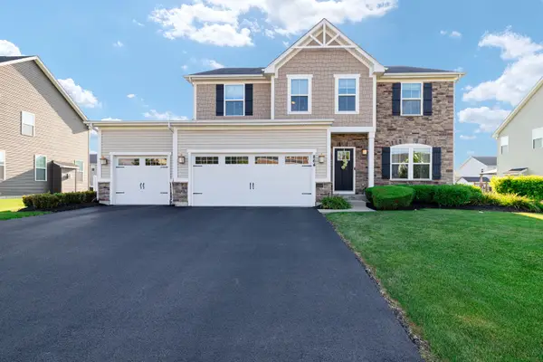 864 Blue Aster Parkway, Gilberts, IL 60136