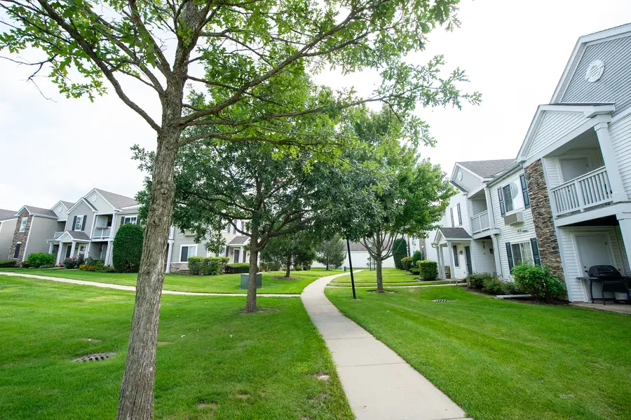 2017 Silverstone Drive #2017, Carpentersville, IL 60110 - #3