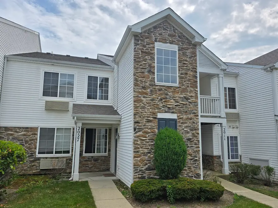 2027 Silverstone Drive #2027, Carpentersville, IL 60110 - #2